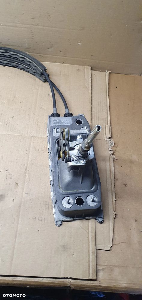 Wybierak lewarek biegów linki Audi A3 8P 2.0 TDI 1K0711049AT 1K0711061A - 2