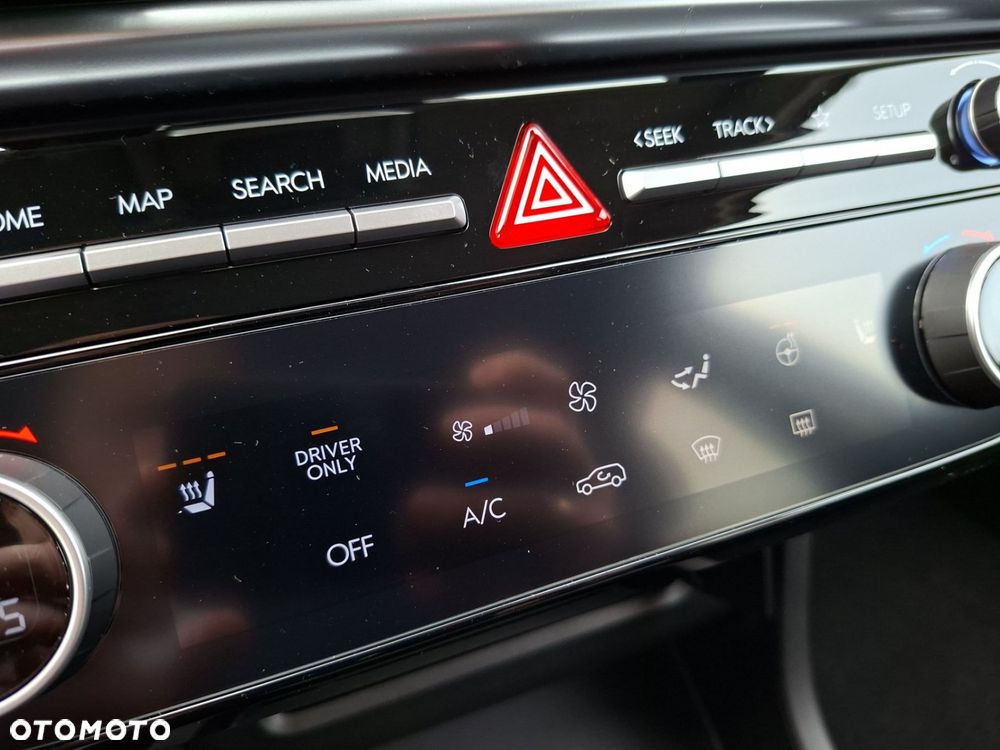 Hyundai Tucson 1.6 T-GDi HEV Executive 4WD - 23