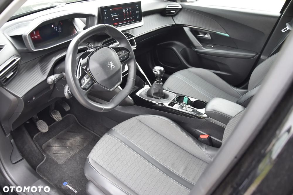 Peugeot 2008 - 13