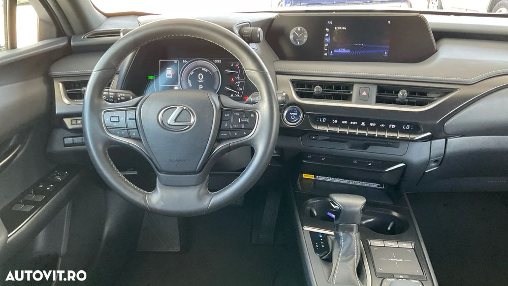Lexus UX 250h FWD Executive - 20