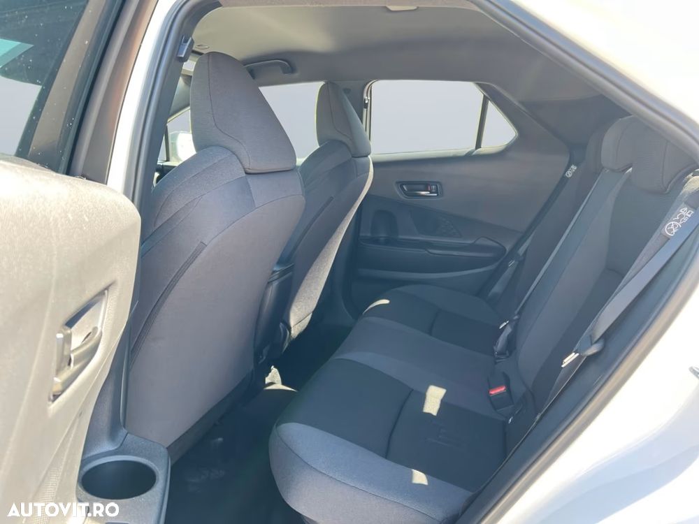 Toyota C-HR 1.8 Hybrid Team Deutschland - 12