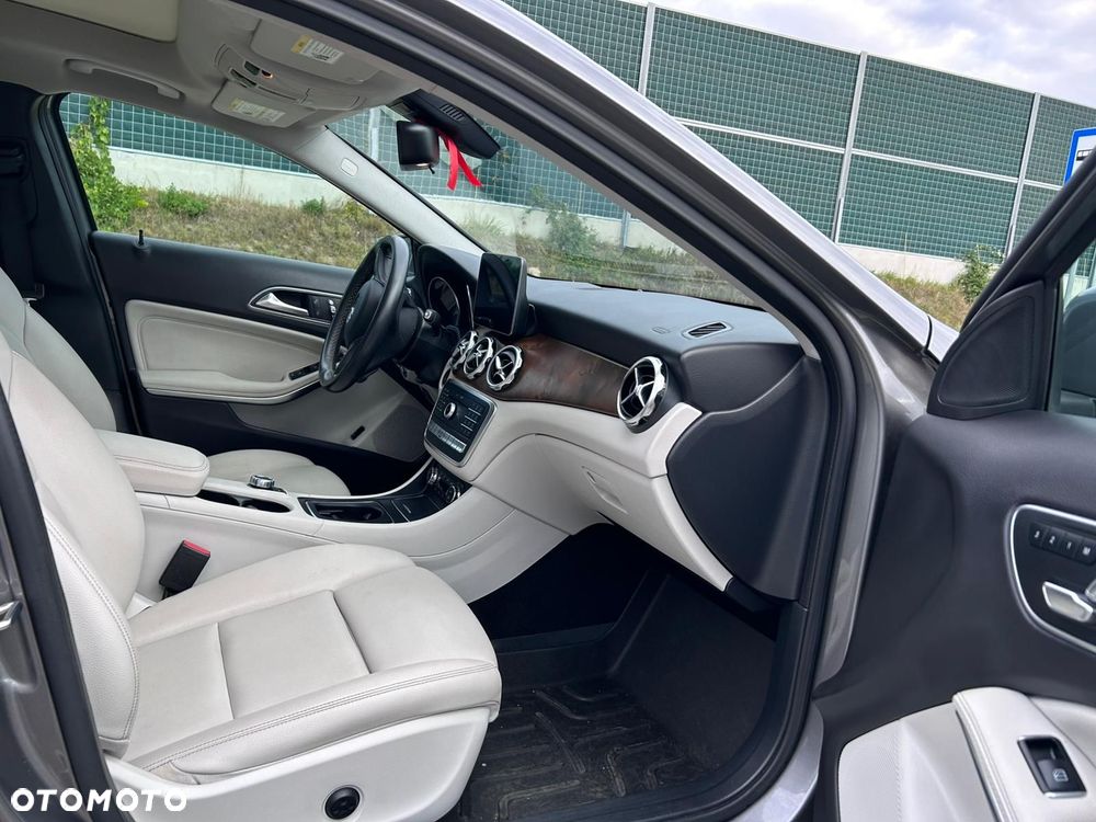 Mercedes-Benz GLA 250 4Matic 7G-DCT UrbanStyle Edition - 15