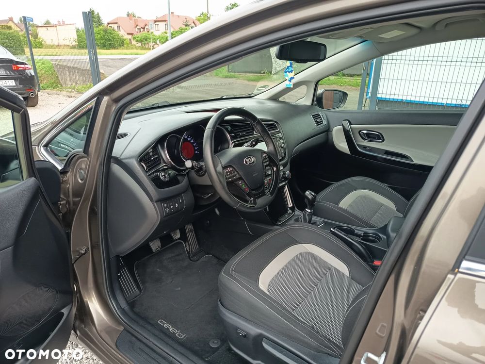 Kia Ceed 1.6 GDI Dream Team Edition - 17