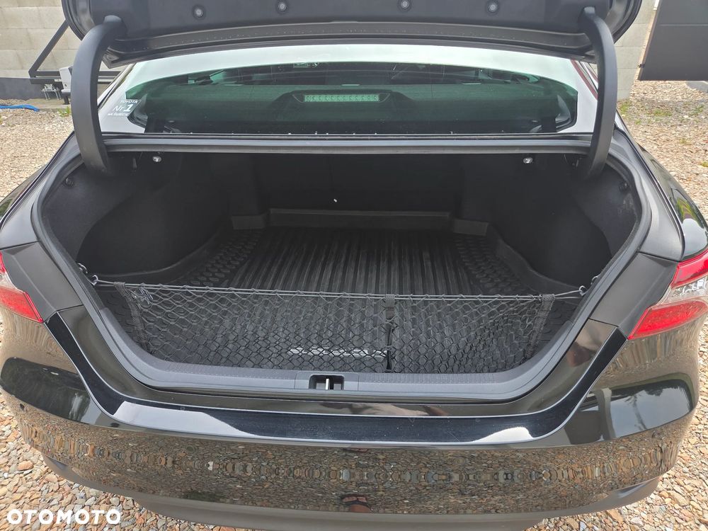 Toyota Camry 2.5 Hybrid Executive CVT - 18