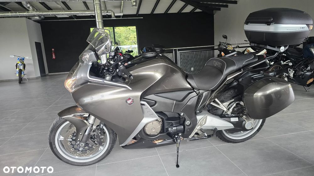Honda VFR - 2