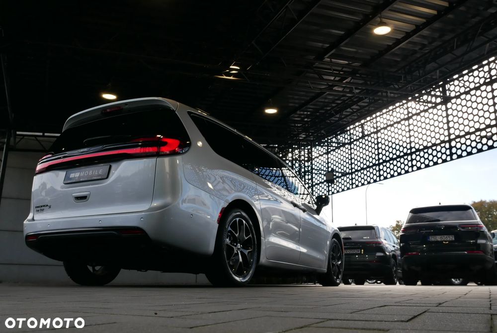 Chrysler Pacifica - 40