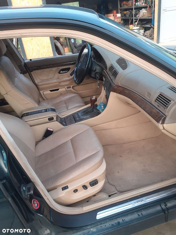 BMW Seria 7 750i - 7