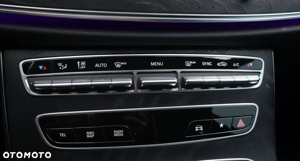 Mercedes-Benz Klasa E 220 d 4Matic 9G-TRONIC AMG Line - 16