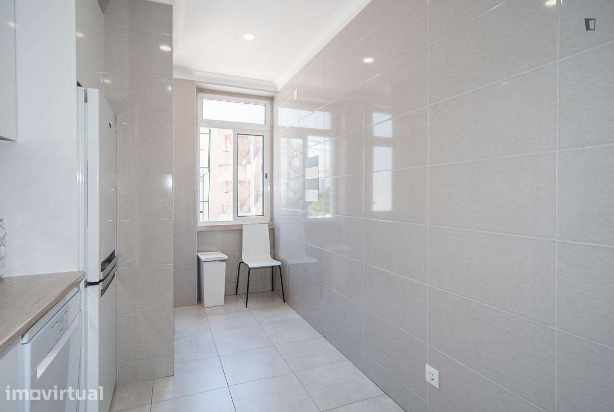 Quarto - localizado em Sete Rios Lisbon - Grande imagem: 4/13