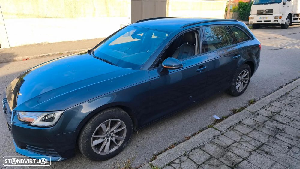 Audi A4 Avant 2.0 TDi Design - 10