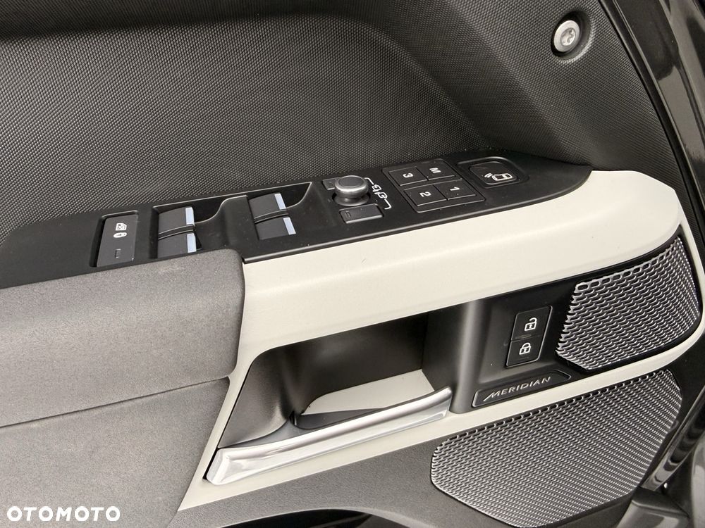 Land Rover Defender - 23