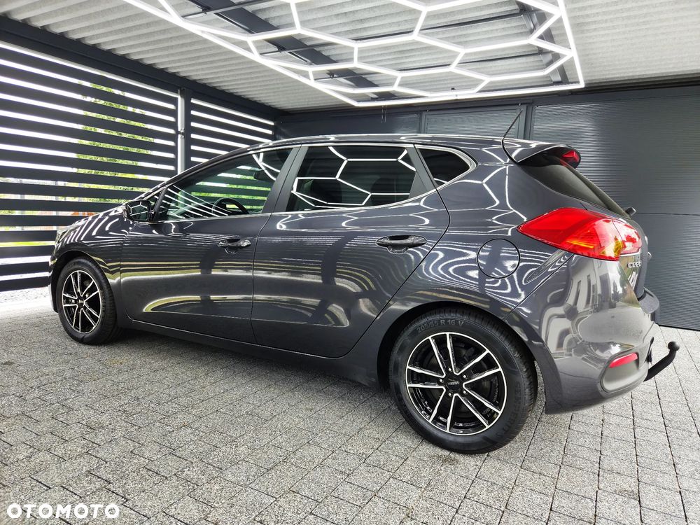 Kia Ceed 1.6 GDI Dream Team Edition - 26