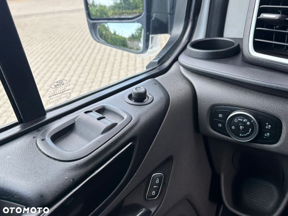 Ford Transit Custom 300 L2H1 Ambiente (bryg.) - 17