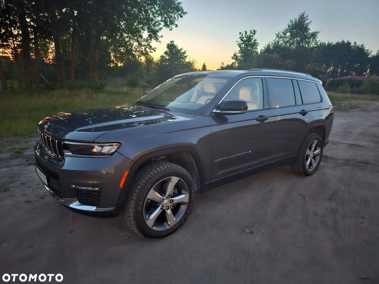Jeep Grand Cherokee - 1