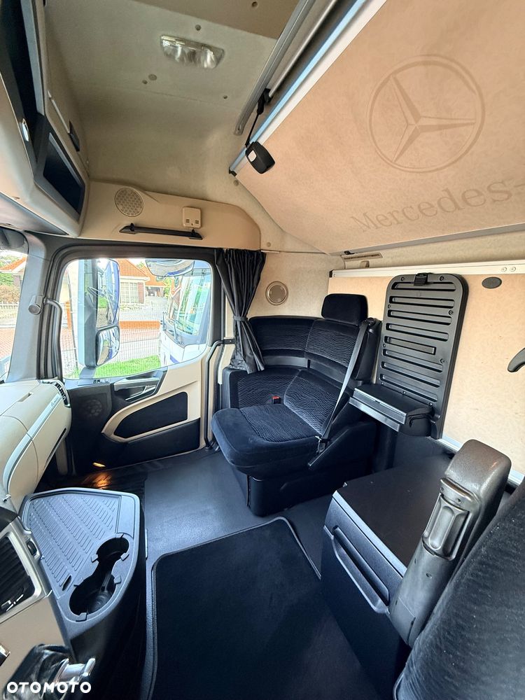 Mercedes-Benz ACTROS MP4 - 11