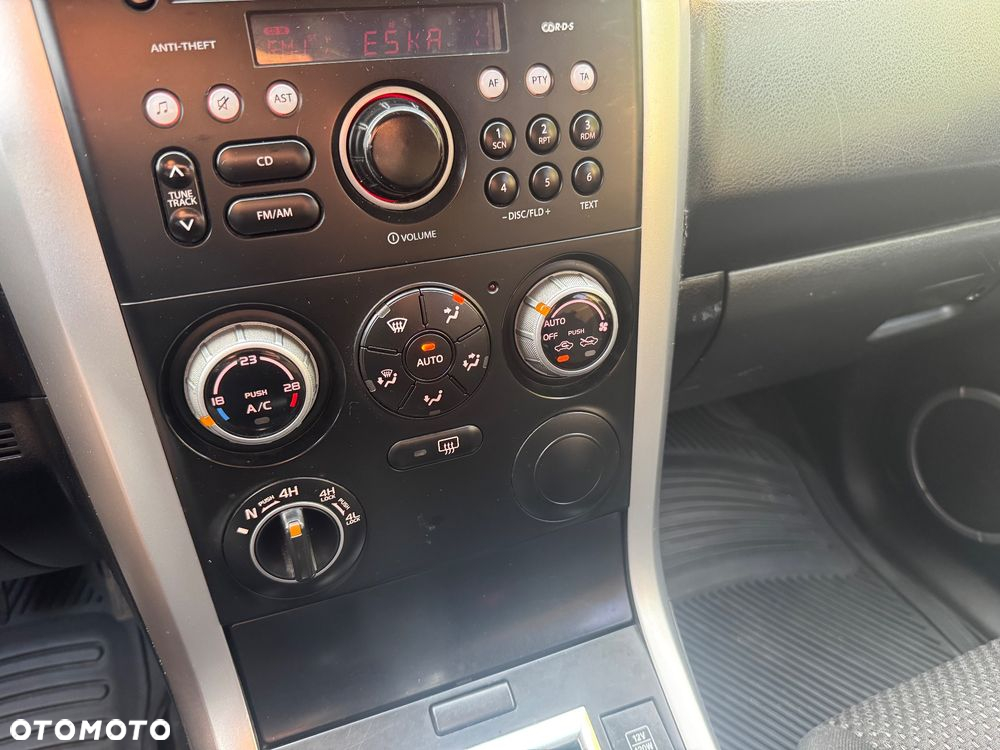 Suzuki Grand Vitara 2.0 - 21