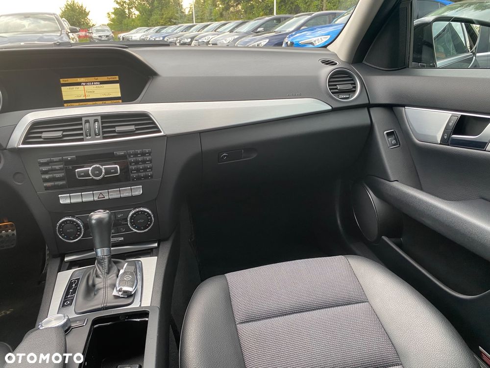 Mercedes-Benz Klasa C 180 CGI Automatik BlueEFFICIENCY Avantgarde - 35