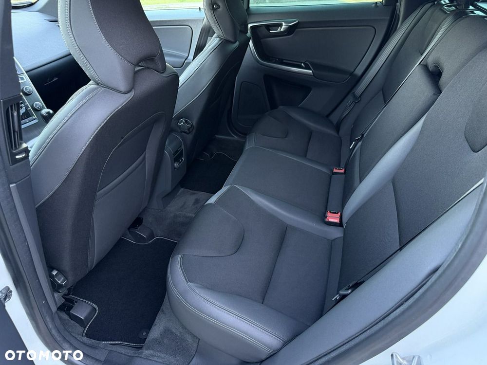 Volvo XC 60 D4 Momentum - 17