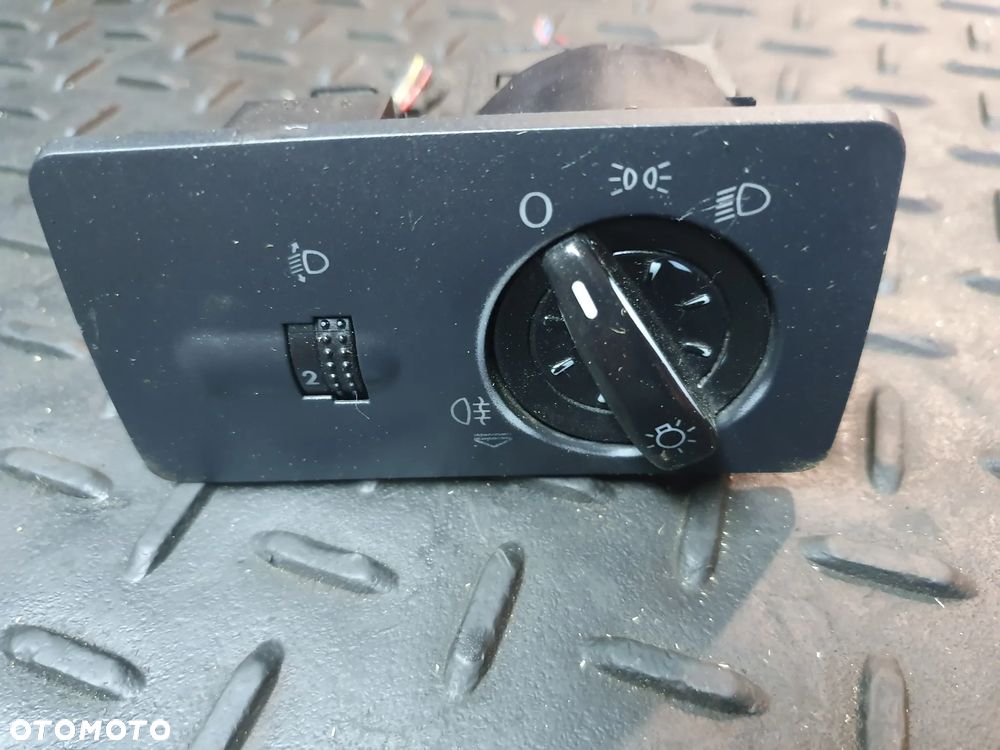 SKODA FABIA I 1 WŁĄCZNIK PRZEŁĄCZNIK ŚWIATEŁ 6Y1941531EJDY EUROPA - 1