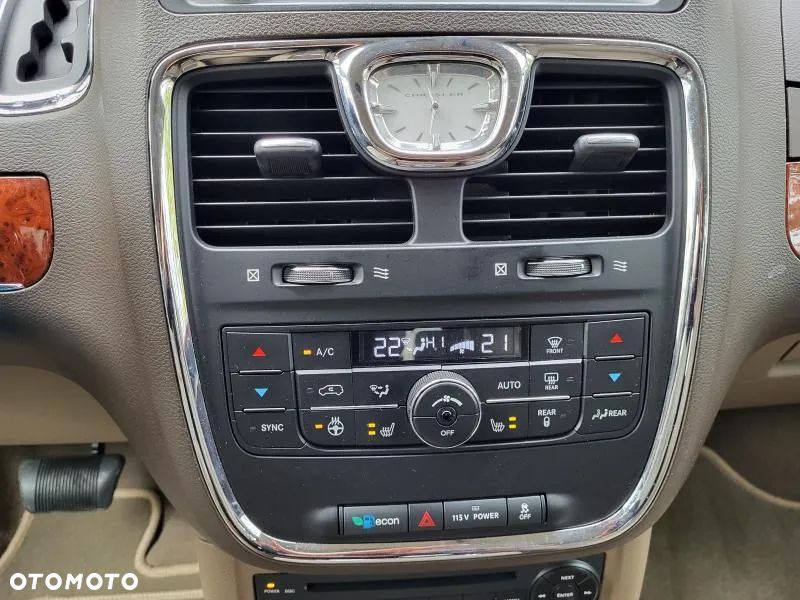 Chrysler Town & Country 3.6 Touring - 17
