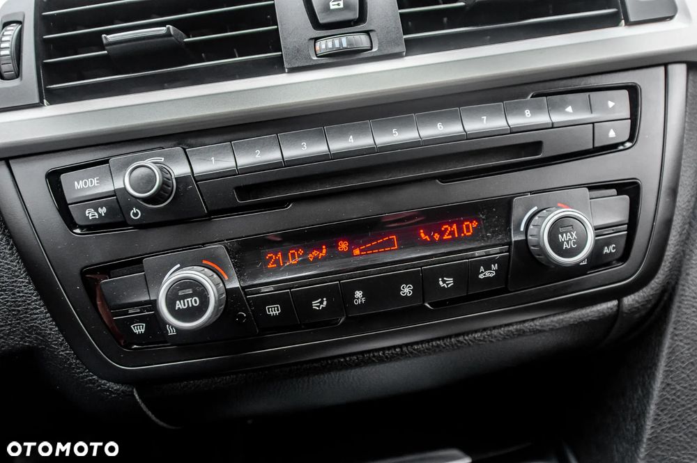 BMW Seria 3 318d Sport Line - 28