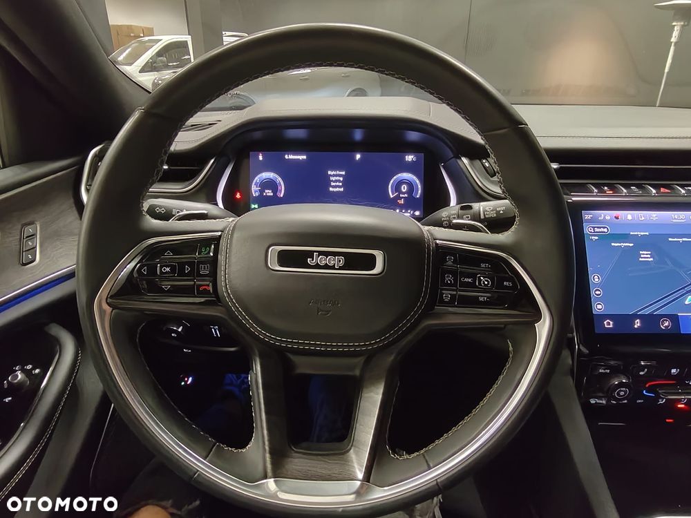 Jeep Grand Cherokee - 31