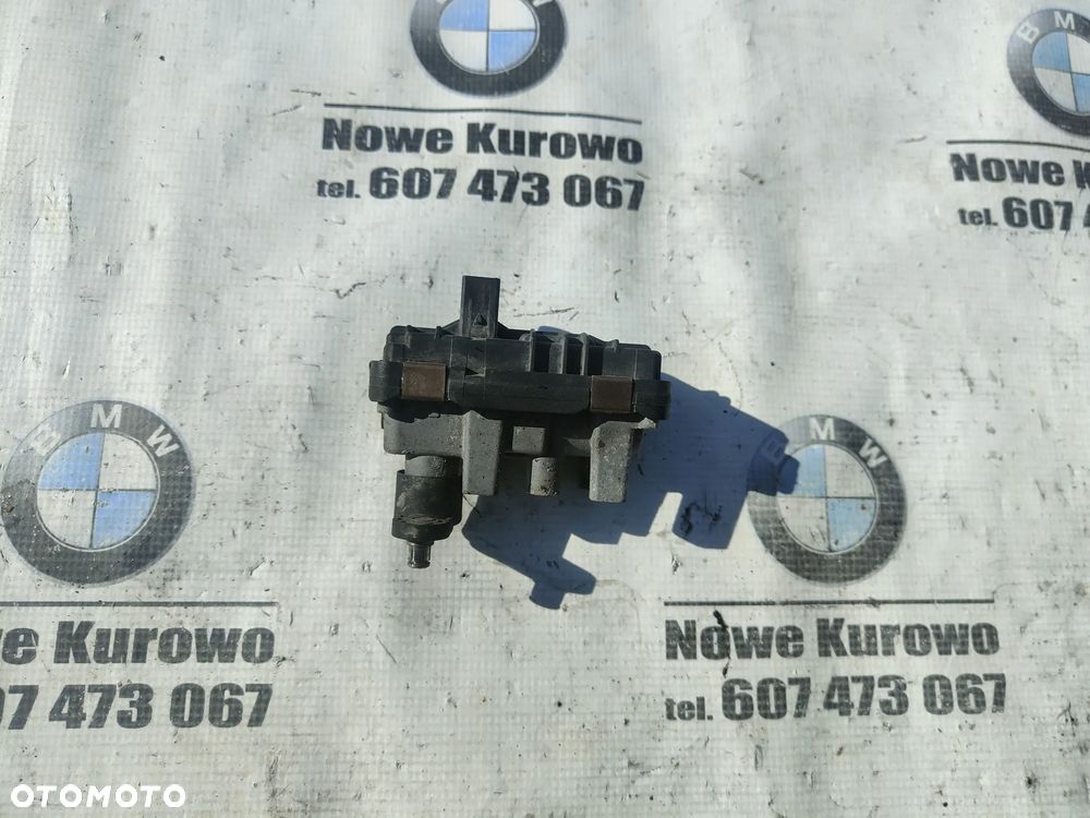 BMW F10 F30 F20 E90 2.0d N47 Nastawnik turbosprężarki 6NW01043004 - 1