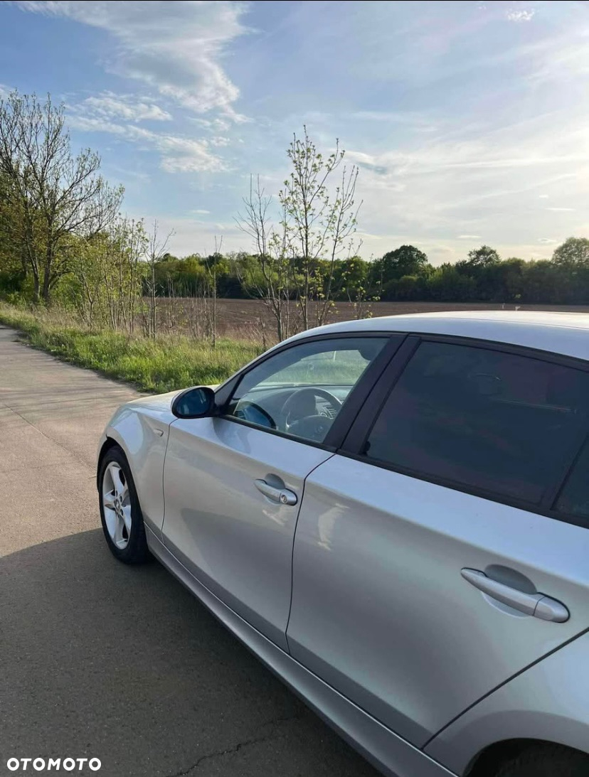 BMW Seria 1 120i - 8