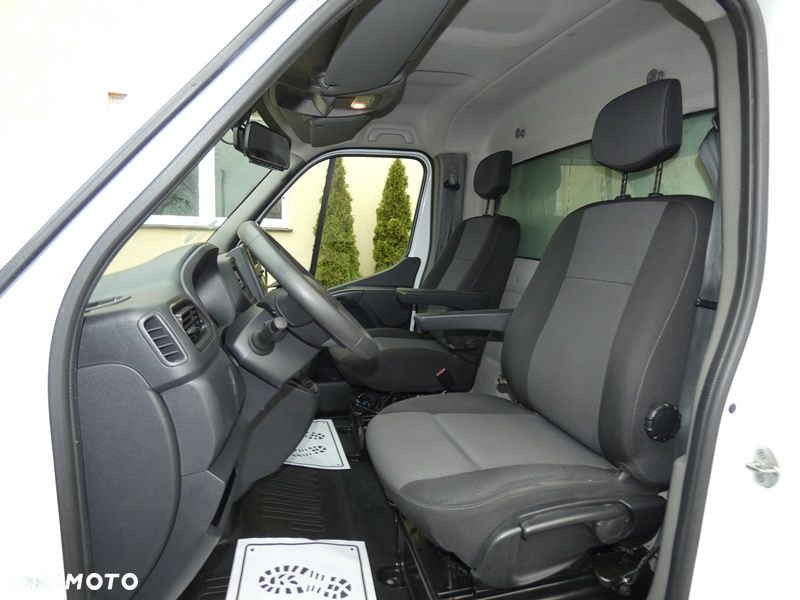 Renault Master, kontener, bliźniaki 16, LED - 8