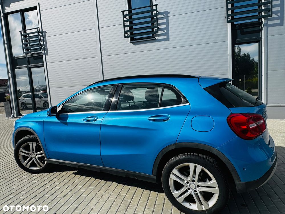 Mercedes-Benz GLA 180 7G-DCT - 13
