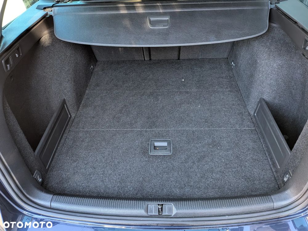 Volkswagen Passat - 23