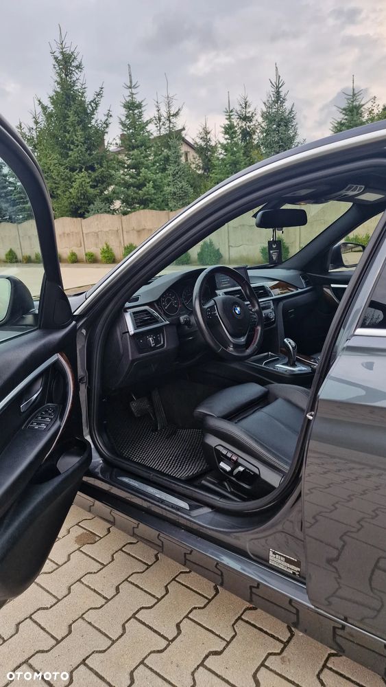 BMW Seria 3 330i xDrive Sport Line - 9