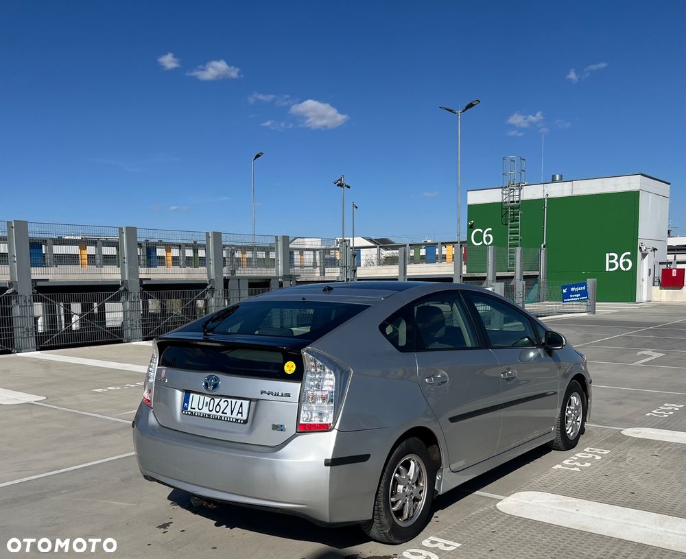 Toyota Prius (Hybrid) Executive - 9