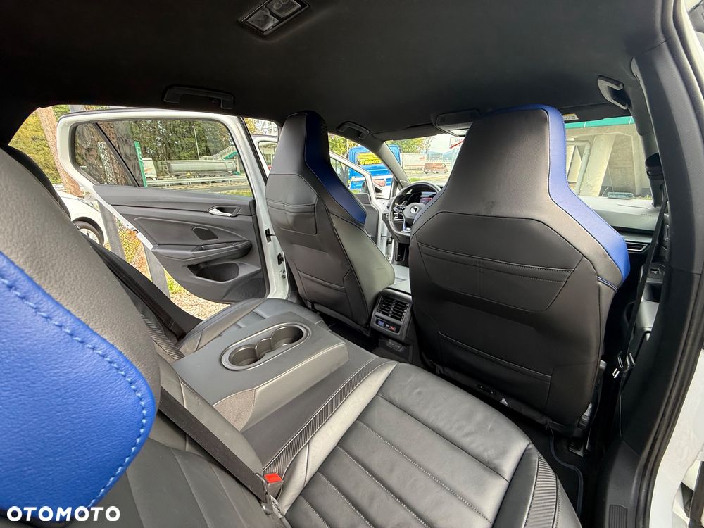 Volkswagen Golf - 24