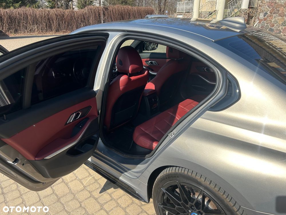 BMW Seria 3 330e M Sport sport - 14