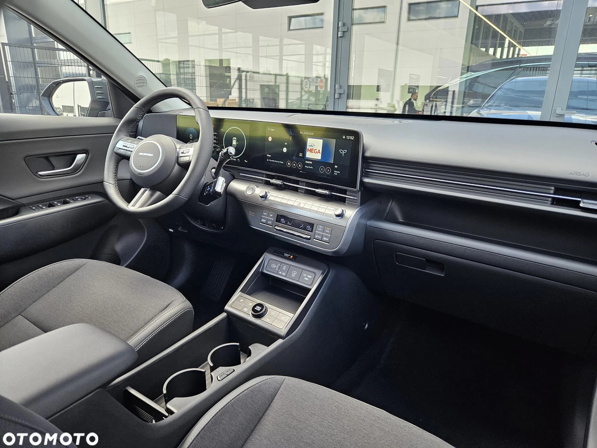 Hyundai Kona Electric 65kWh Executive - 14