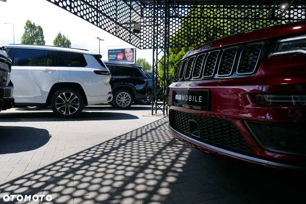 Jeep Grand Cherokee - 33