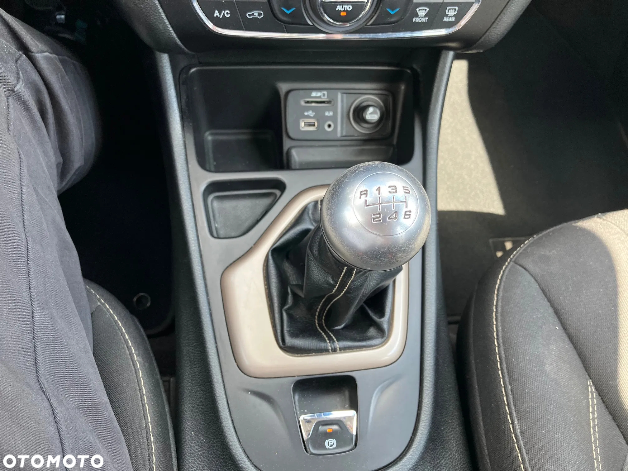 Jeep Cherokee 2.0 MJD 4x2 Longitude - 17