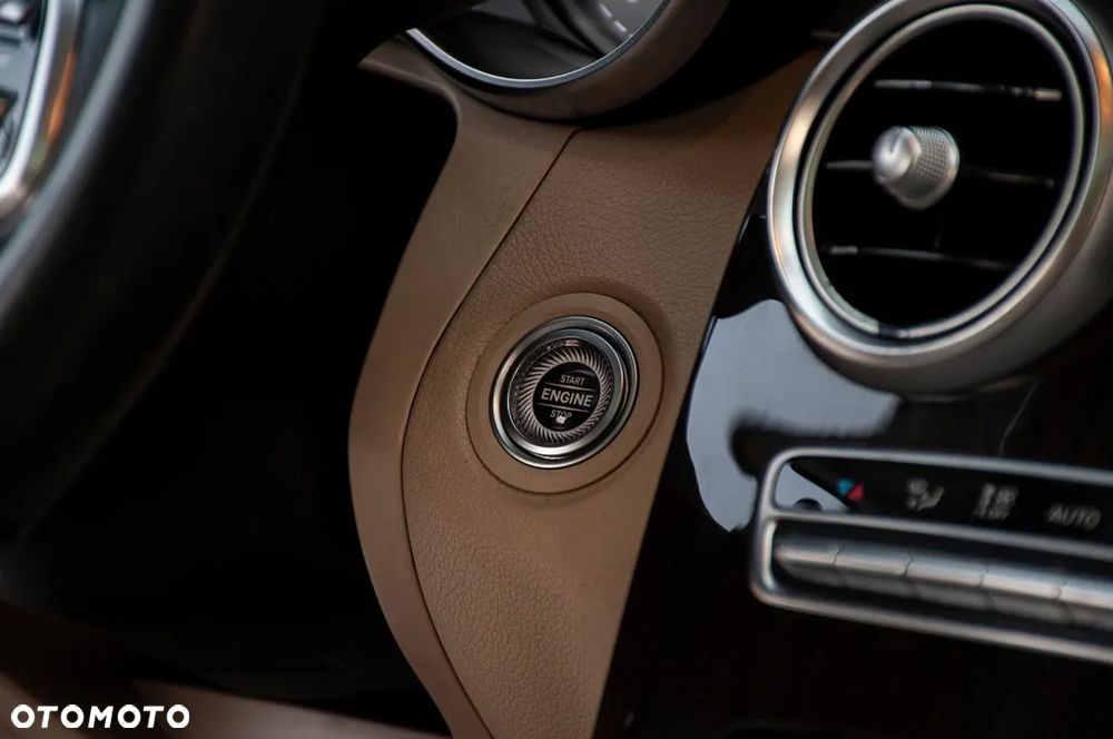 Mercedes-Benz GLC 300 4Matic 9G-TRONIC AMG Line - 32