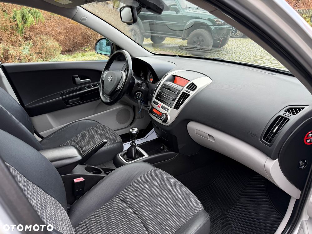 Kia Ceed 1.6 CRDi ISG Business Line - 8