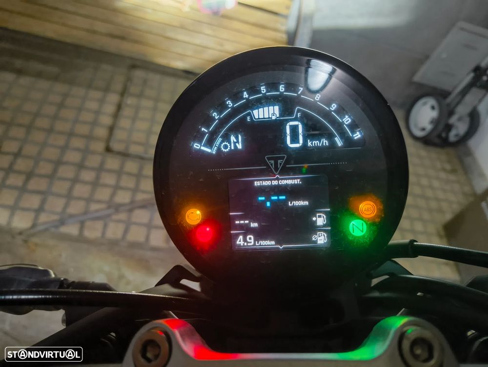 Triumph Trident - 11