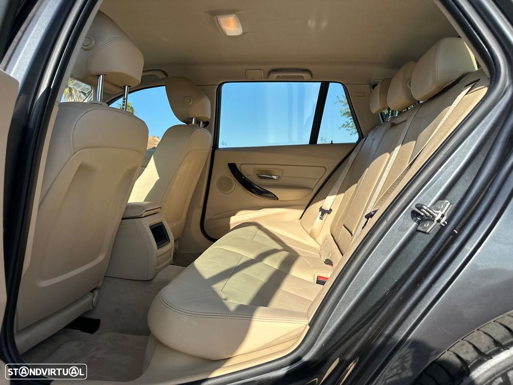 BMW 320 d Auto Line Luxury - 28
