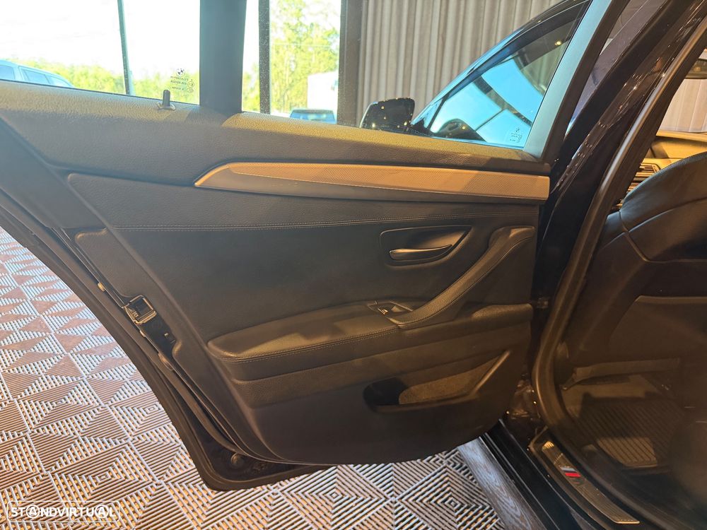 BMW M550d xDrive Auto - 32