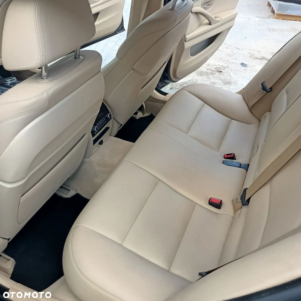 BMW Seria 5 530d xDrive - 15