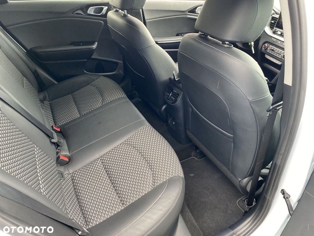 Kia Ceed - 14