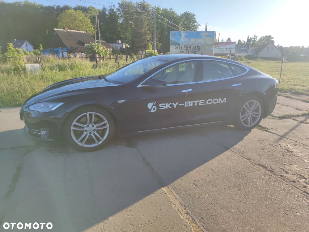Tesla Model S - 6