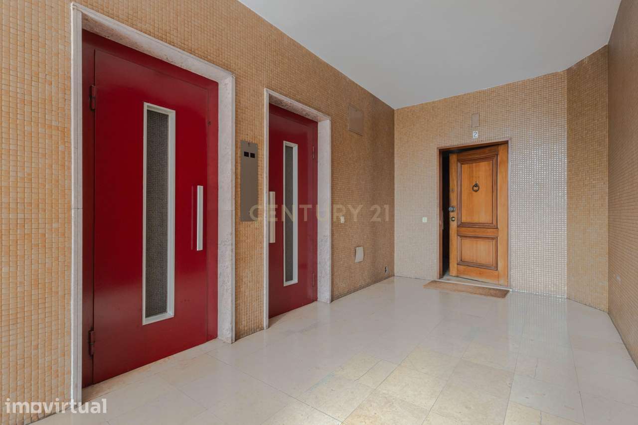 Apartamento T4 na Avenida Fernão de Magalhães — Espaço, Potencial e Di - Grande imagem: 3/30