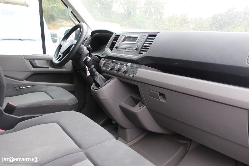 VW CRAFTER 2.0 TDi T.Médio - 10