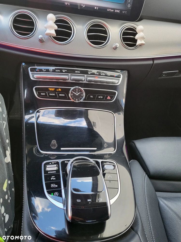 Mercedes-Benz Klasa E 220 d 9G-TRONIC - 28