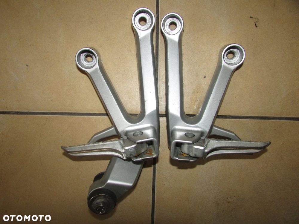 Suzuki SV 650 03-09 podnóżki sety pasażera tył - 1